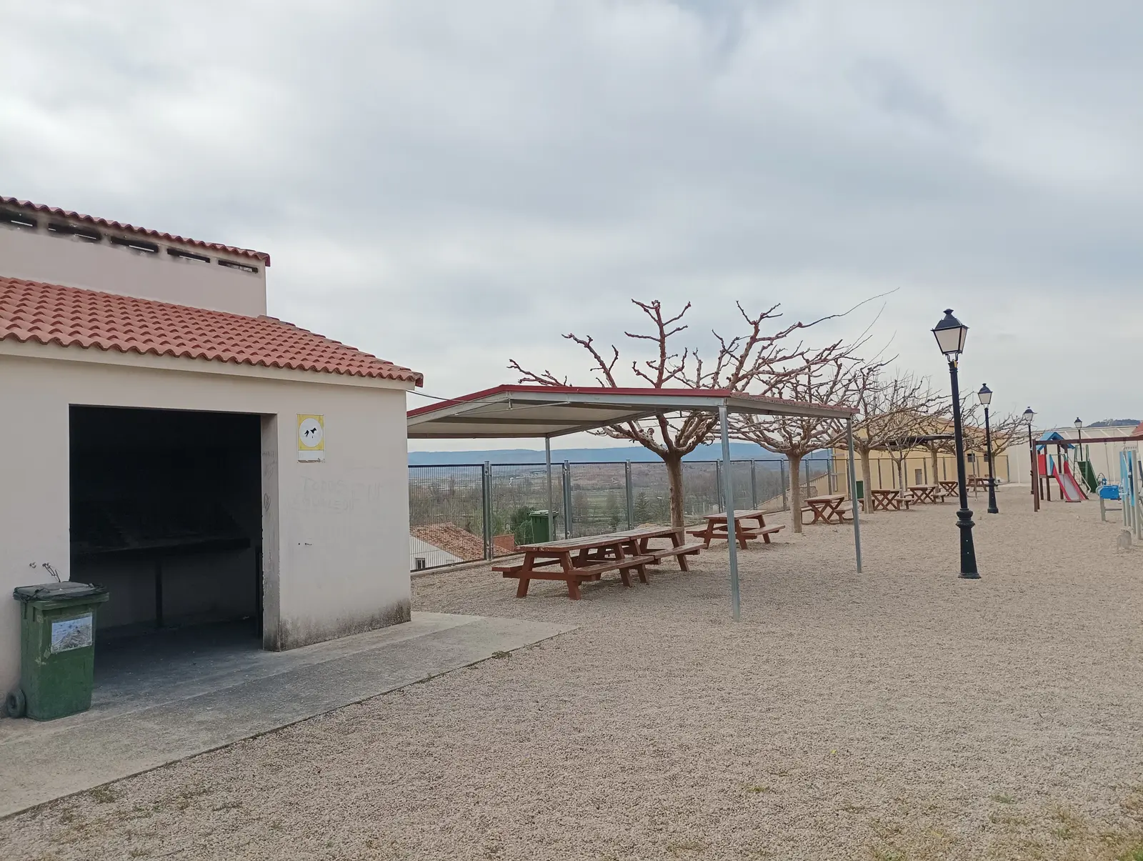 1 Merendero municipal de la piscina