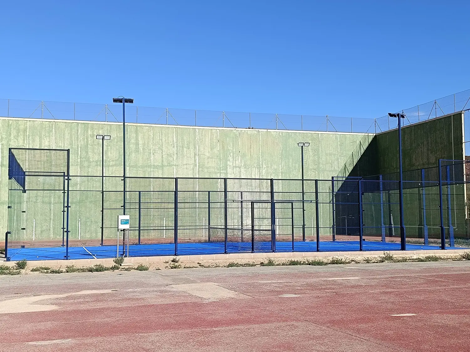 1 Pista de pádel municipal